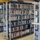scaffali biblioteca